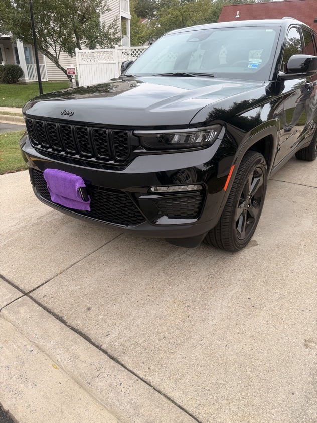 Black Jeep Grand Cherokee after detailing